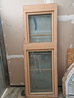 Plastová okna oboustranná (bílá/dřevo) + síťky - 2