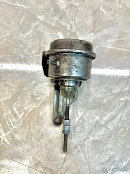 Podtlaková banka na turbo 1.9 TDI BLS - 2