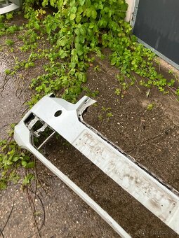 predni naraznik skoda superb iii 3 ostrik bily - 2