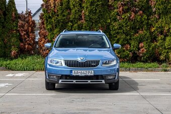 Škoda Octavia Combi 2.0 TDI Elegance/Style 4x4 DSG - 2