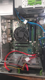 Stolný počítač Fujitsu - 2