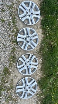 Ozdobne kryty kolies Dacia - 2