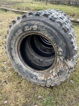 Predám teréne pneu 215/80r15 - 2