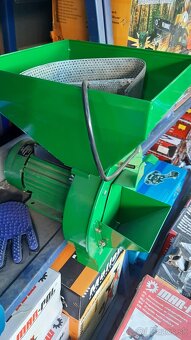 PREDÁM VÝKONNÝ KLADIVKOVÝ ŠROTOVNIK,MASÍ na 2230.NOVÝ.4SITA - 2