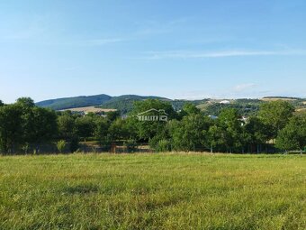 Znížená cena.Na predaj rekreačný pozemok 2418 m2 v Hornom Sr - 2