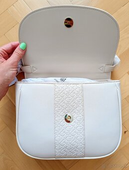 Kabelka Guess kremova - 2