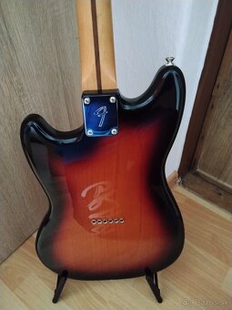 Fender Mustang - 2