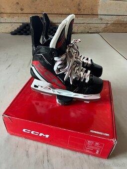 Predám korčule CCM Jetspeed FT670 SR - 2