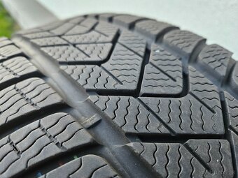 Zimne Pirelli Sottozero 3 235/55 R18 - 2