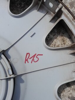 Puklice Audi R15 - 2