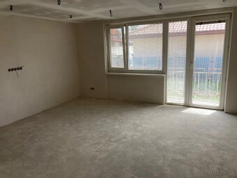 Luxusný 3 izb.apartmán 100 m2 v rod.dome so záhradou 500 m2 - 2