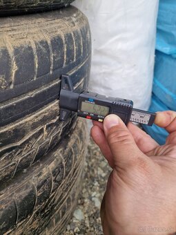 Predám Letné pneu s rozmermi 185/60 R15 - 2