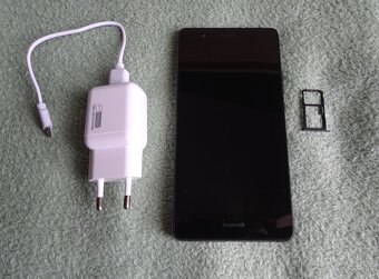 Predám smartfón HUAWEI VNS-L21 s nabíjačkou. - 2