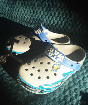 šľapky, ktoré svietia - TOP stav ,zn. crocs - 2