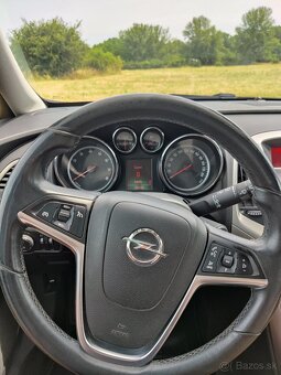 Opel Astra J ST 1,6 benzin (2011) - 2