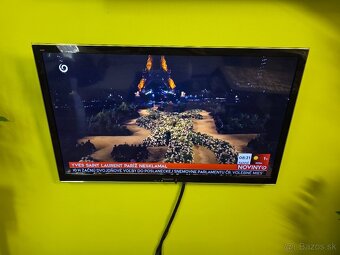 Panasonic  TX-L42E5E - 2