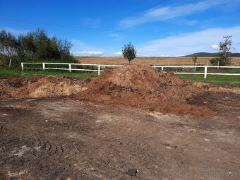 Konský hnoj zadarmo - 2