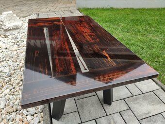 Epoxidový konferenčný stôl so štipkou histórie - 2