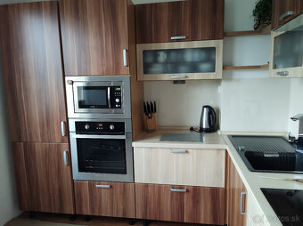 Kuchynská linka so vstavanými spotrebičmi - 2