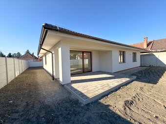Moderný 4-izbový rodinný dom s garážou na predaj - 2