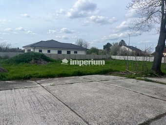 Predaj : pozemok 1550 m2 aj pre developerov v obci Veľké Bl - 2