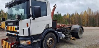 Scania P94 hakovy nosič kontajnerov - 2