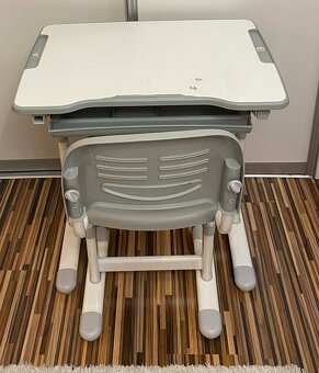 Predam rastuci stol a stolicku + stol a stolicky - 2