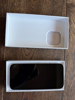 IPhone 16 Pro 256 strieborný - 2