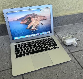 MacBook Air / intel i5 / 4GB RAM / 240GB SSD / 13" - 2