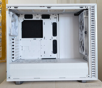 Predám PC skrinku Fractal Design Define 7 White TG - 2