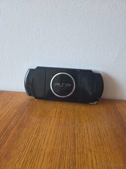 PSP 3004 + príslušenstvo + 15 hier - 2