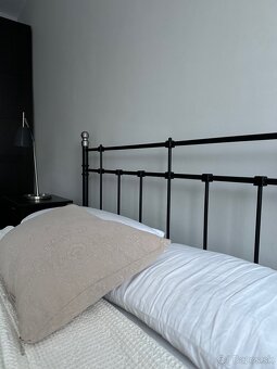 Kovová posteľ 160 cm s roštom, matracom a úložným priestorom - 2