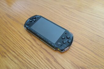 PSP 3000 s original púzdrom a káblom - 2