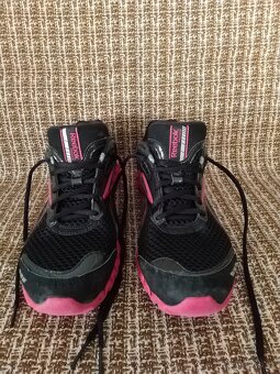 Dámske botasky a šiltovka Reebok - 2