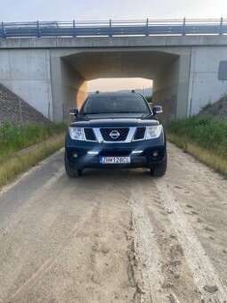 Nissan Pathfinder - 2