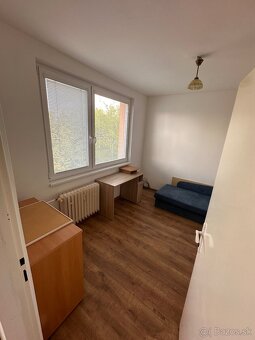 🏡 Priestranný 4-izbový byt v Ružinove ideálny pre študentov - 2