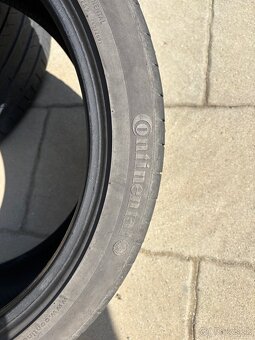 Continental 235/40 R19 V - 2