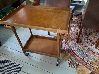 SERVÍROVACÍ STOLÍK - 2