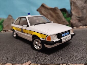prodám model 1:18 FORD Escort XR3i - 2