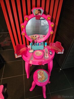 Kozmetický stolík Barbie - 2