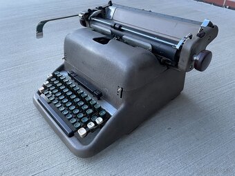 Písací stroj - 2