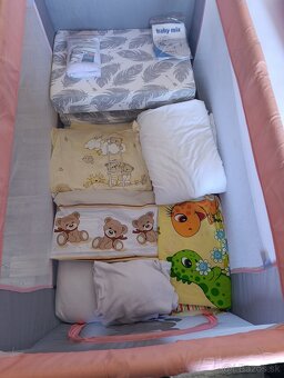 Prenosná postieľka s príslušenstvom - 2