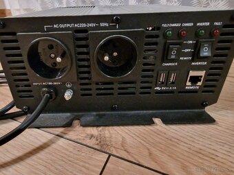 Invertor do auta z 12v na 220v - 2