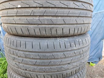 Ponúkame 4 zimné pneumatiky Hankook 205/45 R17 - 2