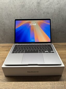 Apple MacBook Air 13" 256GB / M1 (2020) - 2