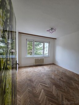 Na predaj veľký 2,5 - izbový byt Žarnovica, 65 m2 - 2
