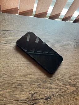 Apple iPhone 16 - 2
