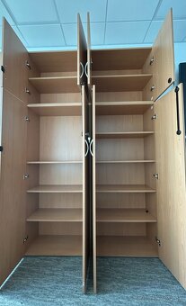 Darujem za odvoz kancelárske skrine - 2