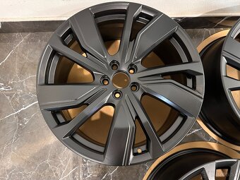 origina sada Volvo XC40 Electro 32243376 r20 - 2