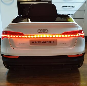 Elektrické autíčko Audi E-Tron Sportback 4x4 biele - 2